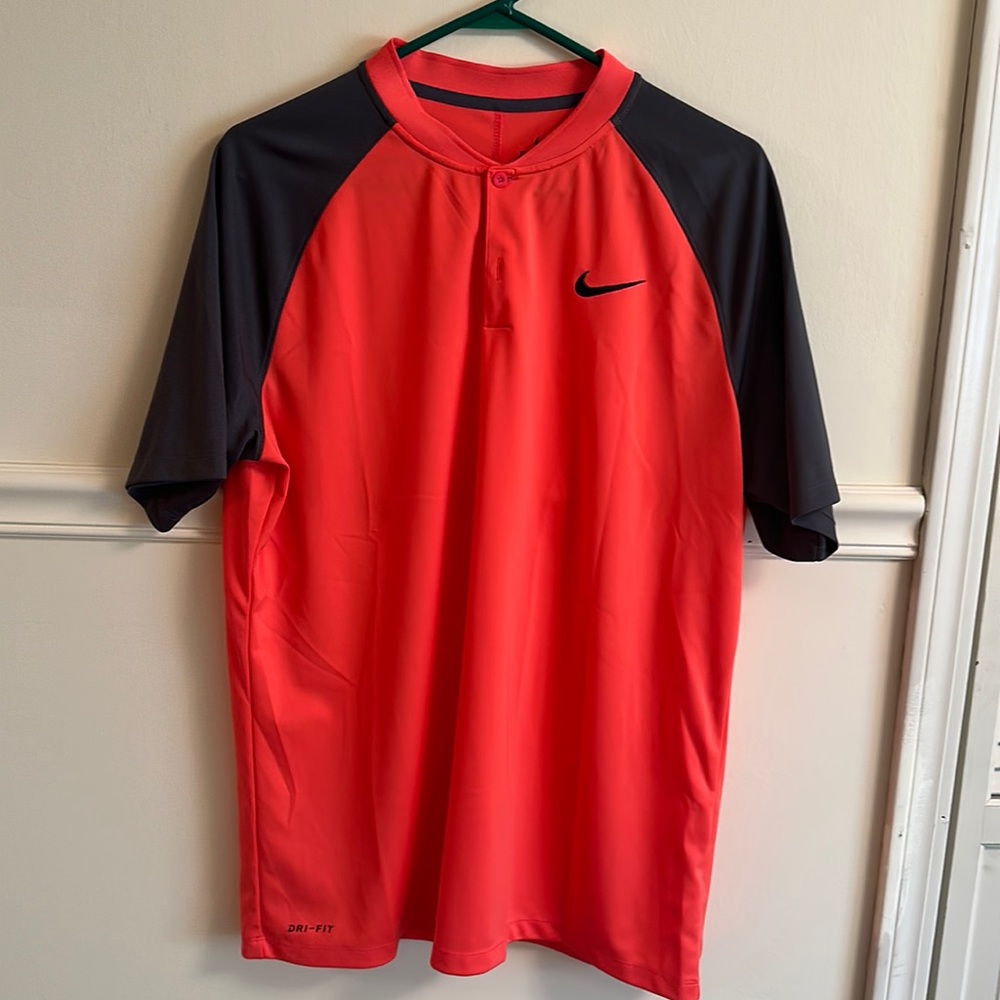 Nike blade style men’s golf polo size large like new